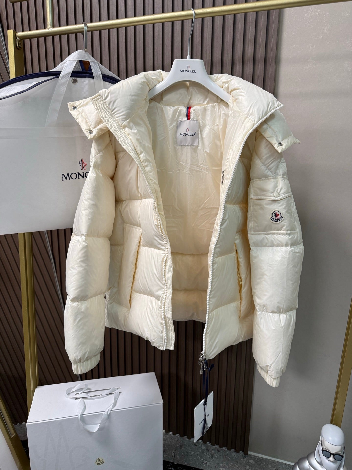 MONCLER JACKET STYLE 137